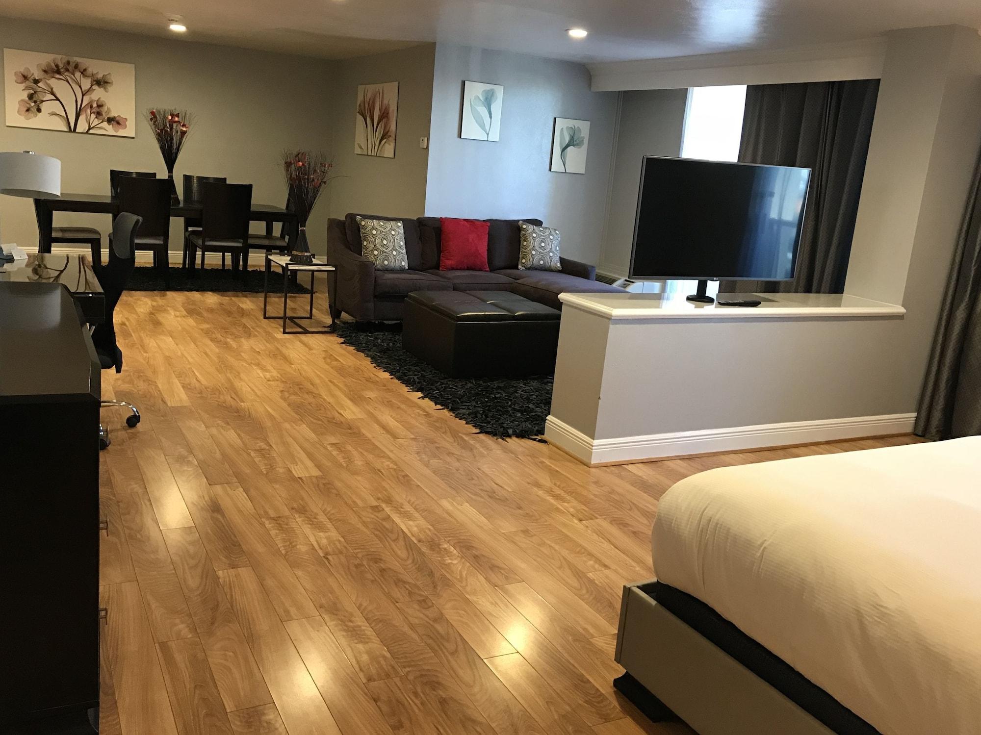 Wyndham Downtown Hotel 4*