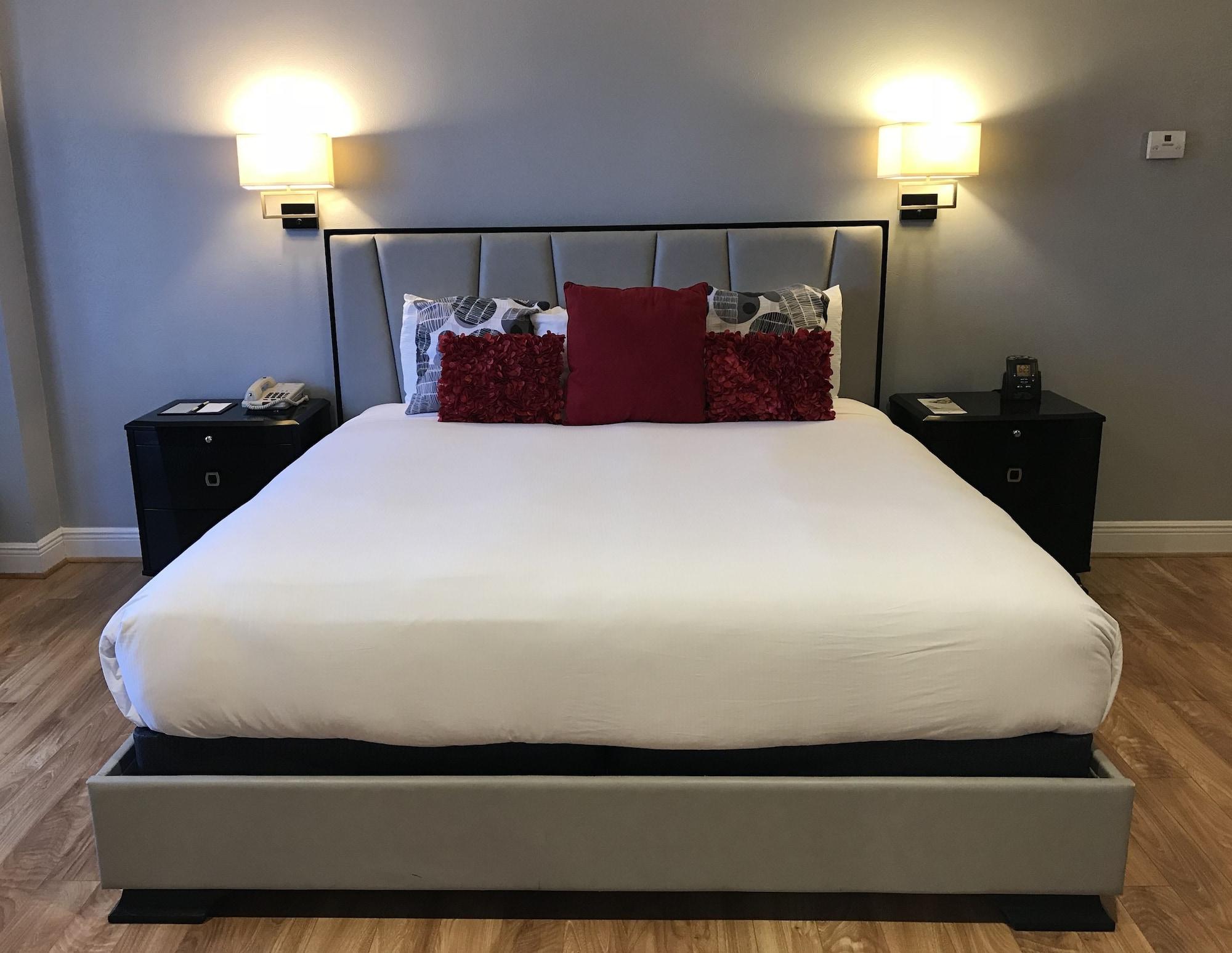 Hotel Wyndham Downtown 4*