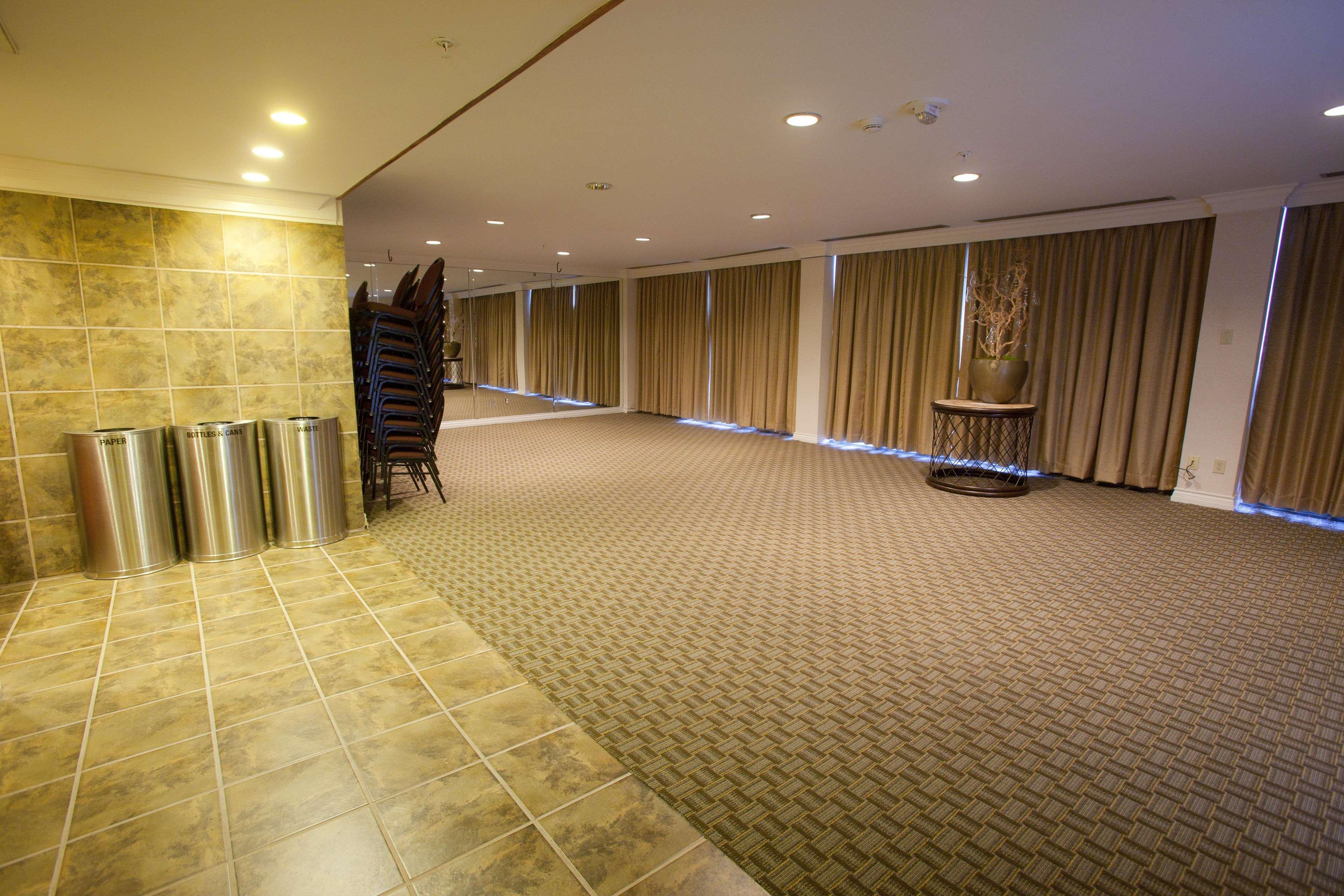 Wyndham Downtown Hotel 4*