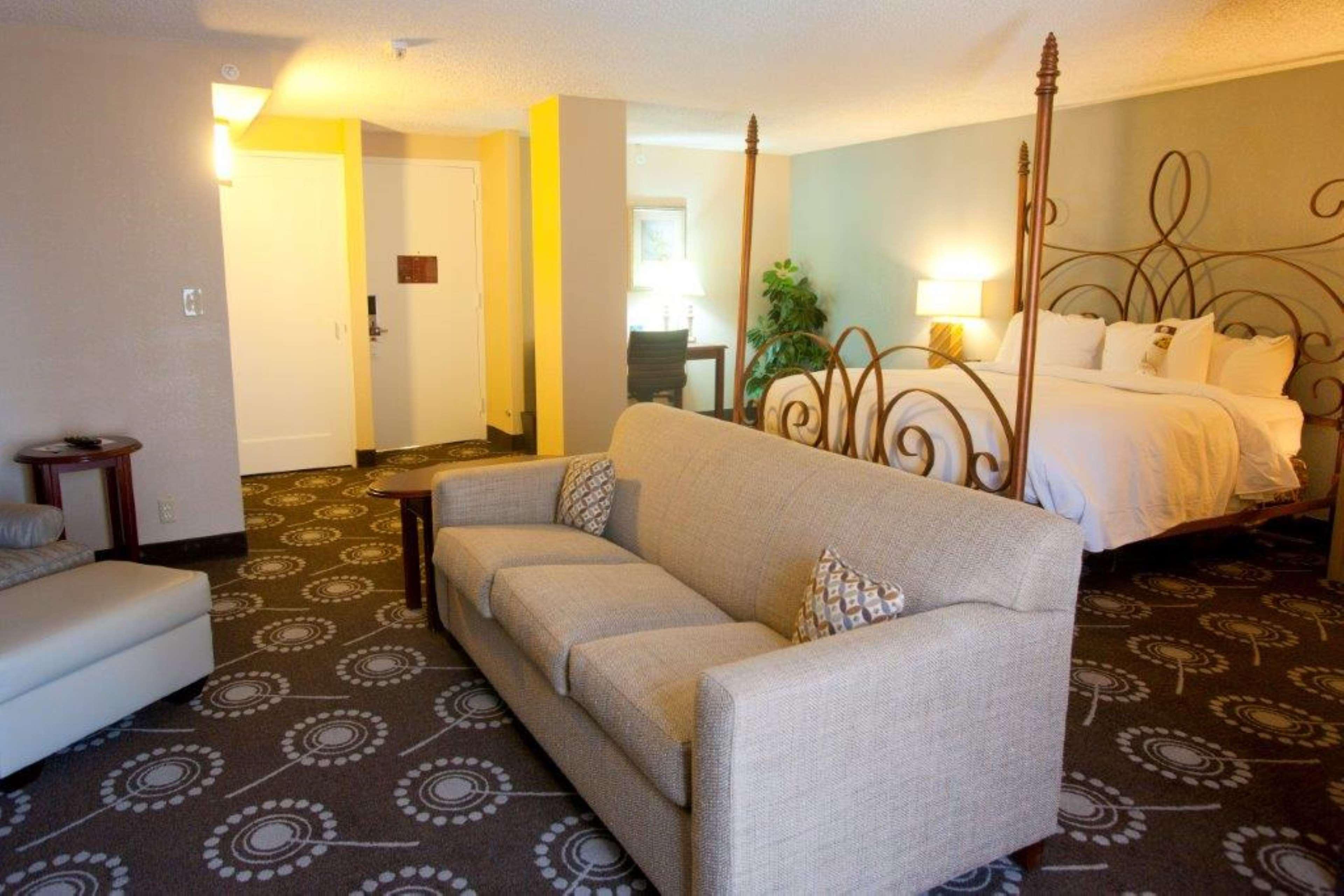 Wyndham Downtown 4*