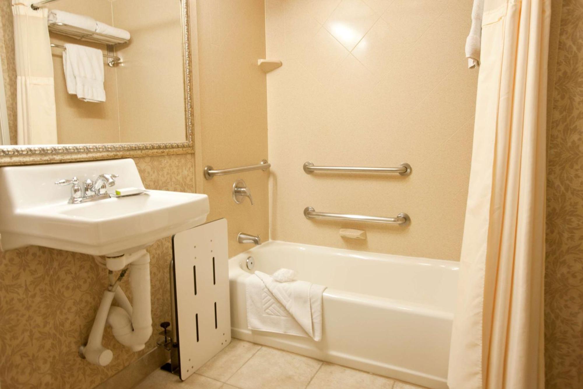Wyndham Downtown Hotel 4*