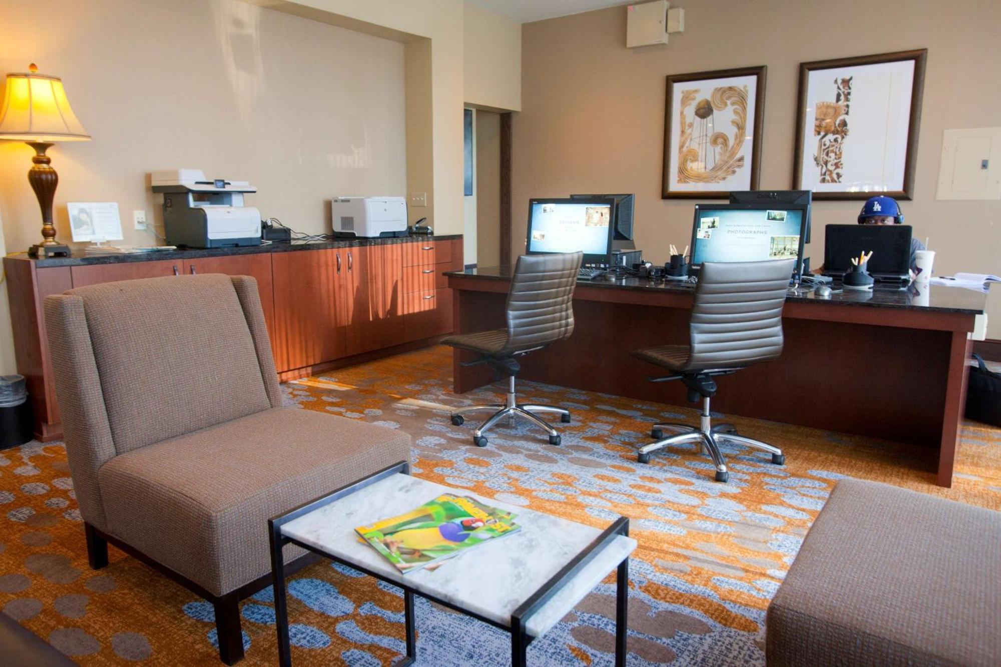 Hotel Wyndham Downtown 4*