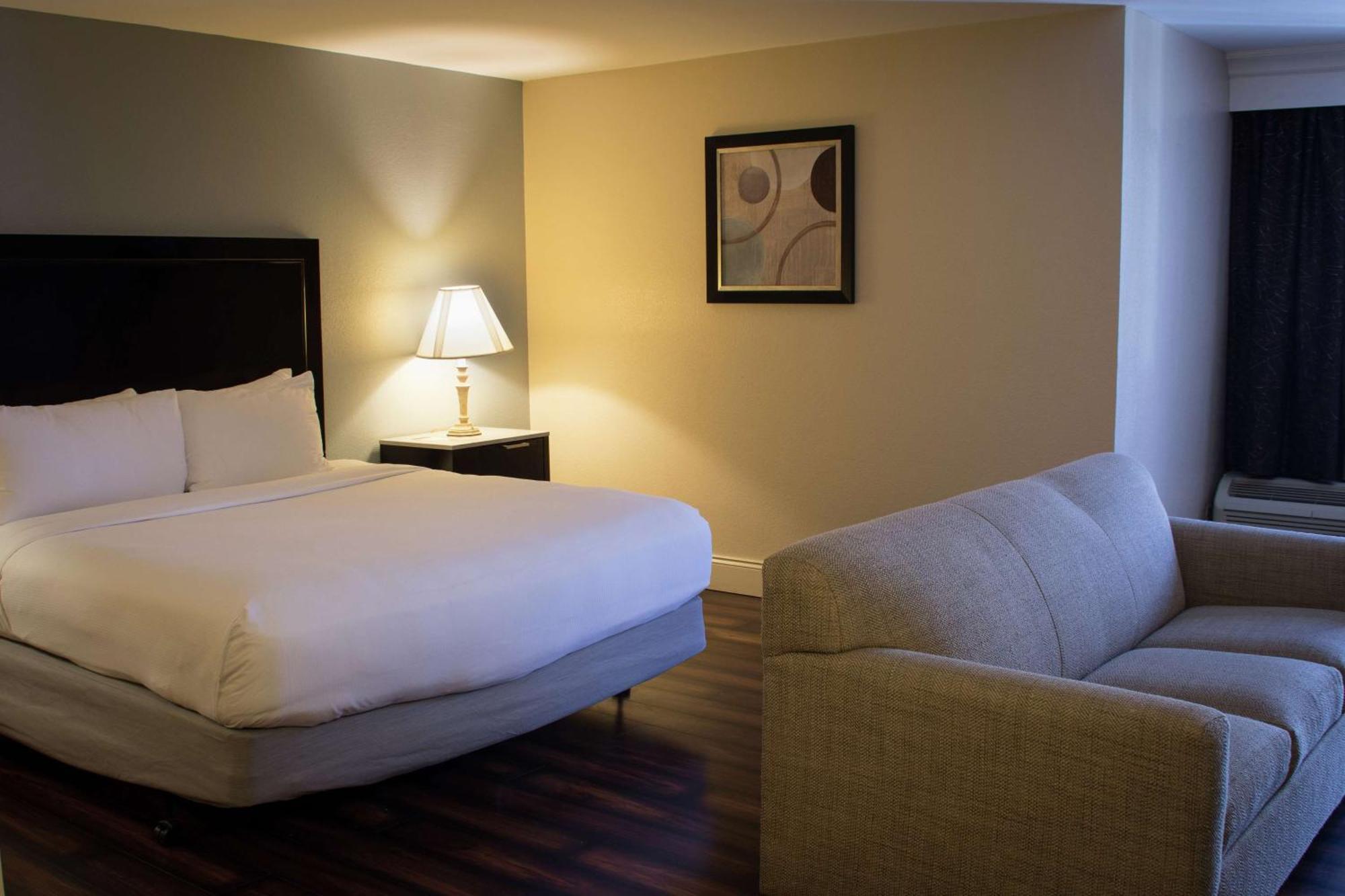 Wyndham Downtown 4*